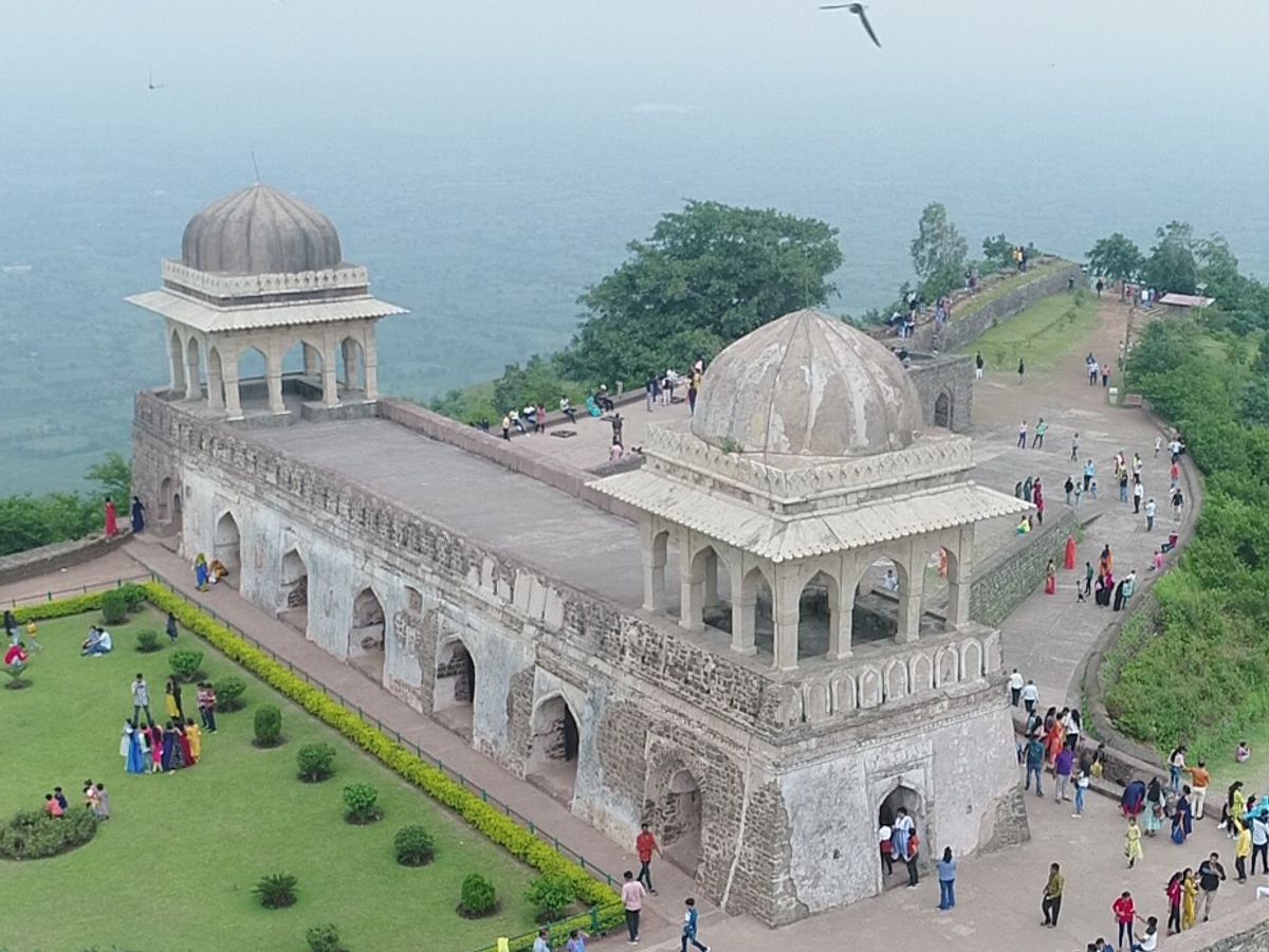 Mandu and Maheshwar Combo Taxi Package from Ujjain