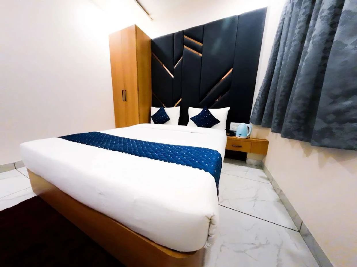 2 Star Hotels Room Photo 3